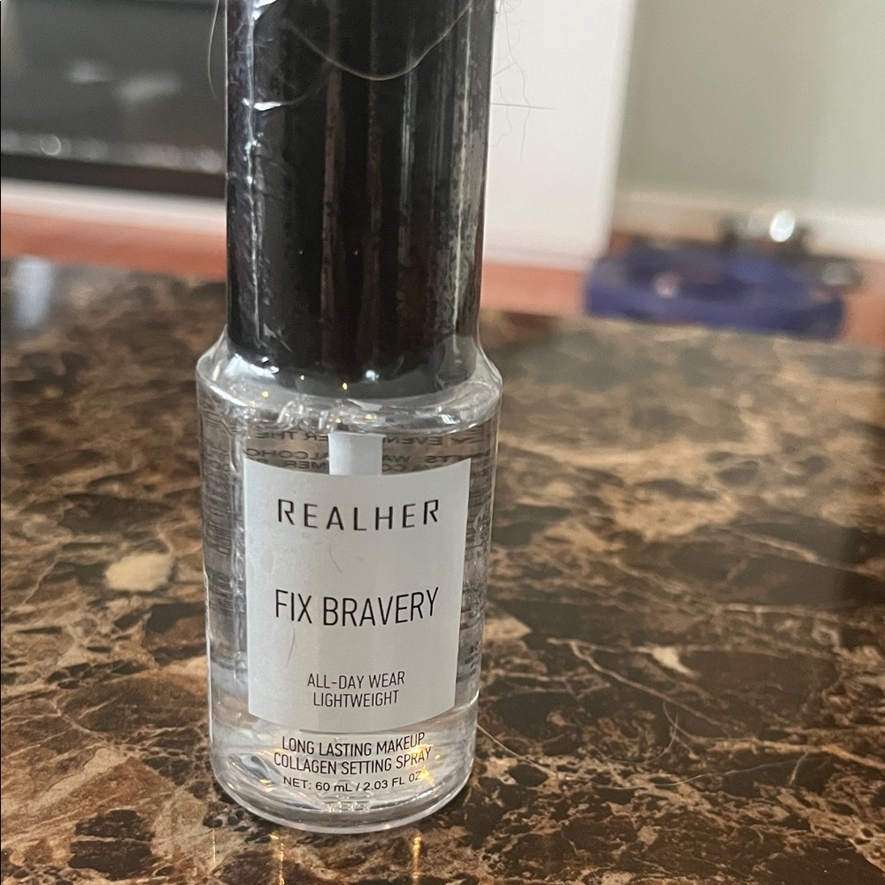 RealHer Fix Bravery Setting Spray - Clear & Black
